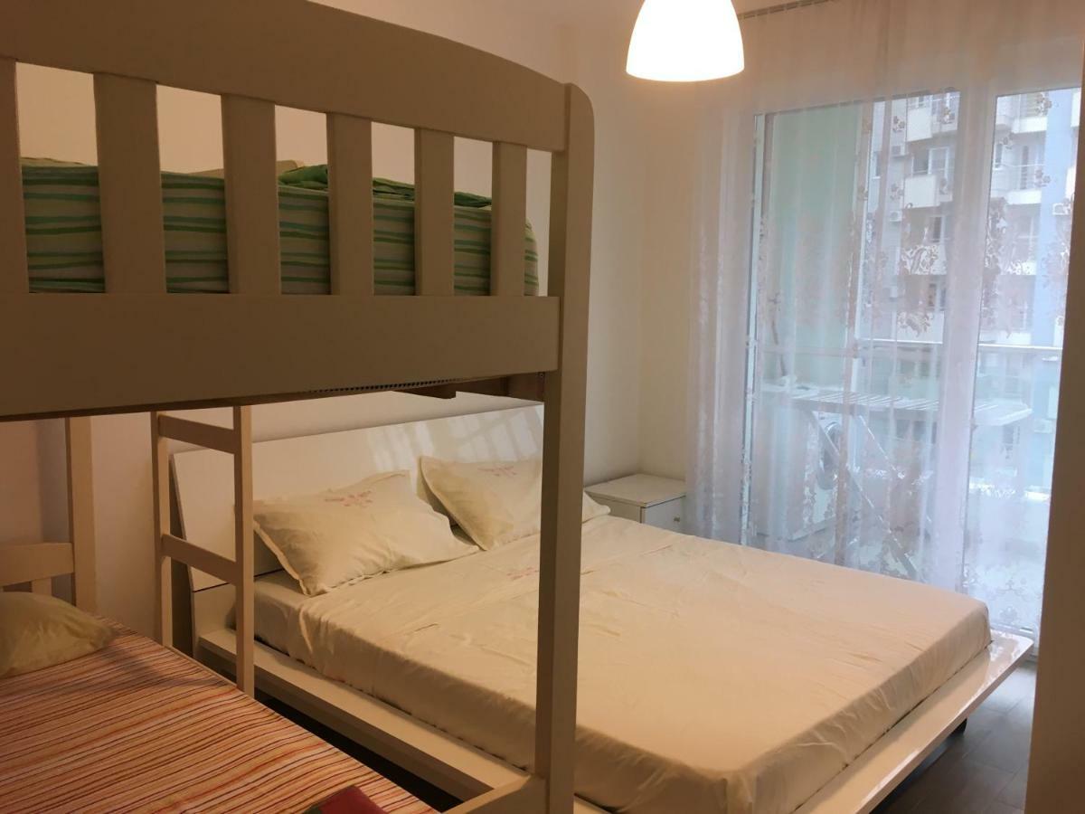 Bruka Apartaments Shengjin Bagian luar foto